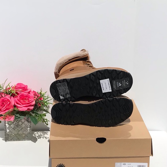 UGG Zaylee Boots - Picture 10 of 10